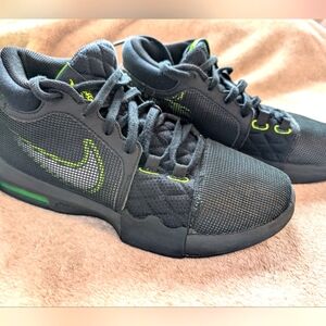 LeBron Witness 8 Black/Volt/White